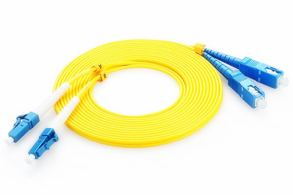 40g光纤,4芯多模室外铠装光缆,梅河口光缆厂 40g光纤,4芯多模室外铠装光缆,梅河口光缆厂